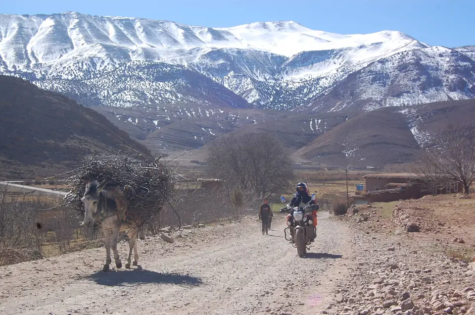 Route de montagne dans l’Atlas